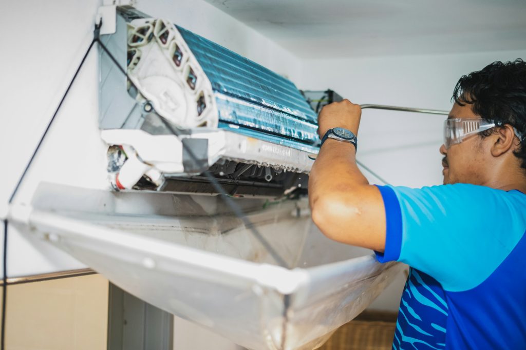 Cleaning air conditioner indoors